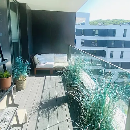 Hill Apartment *